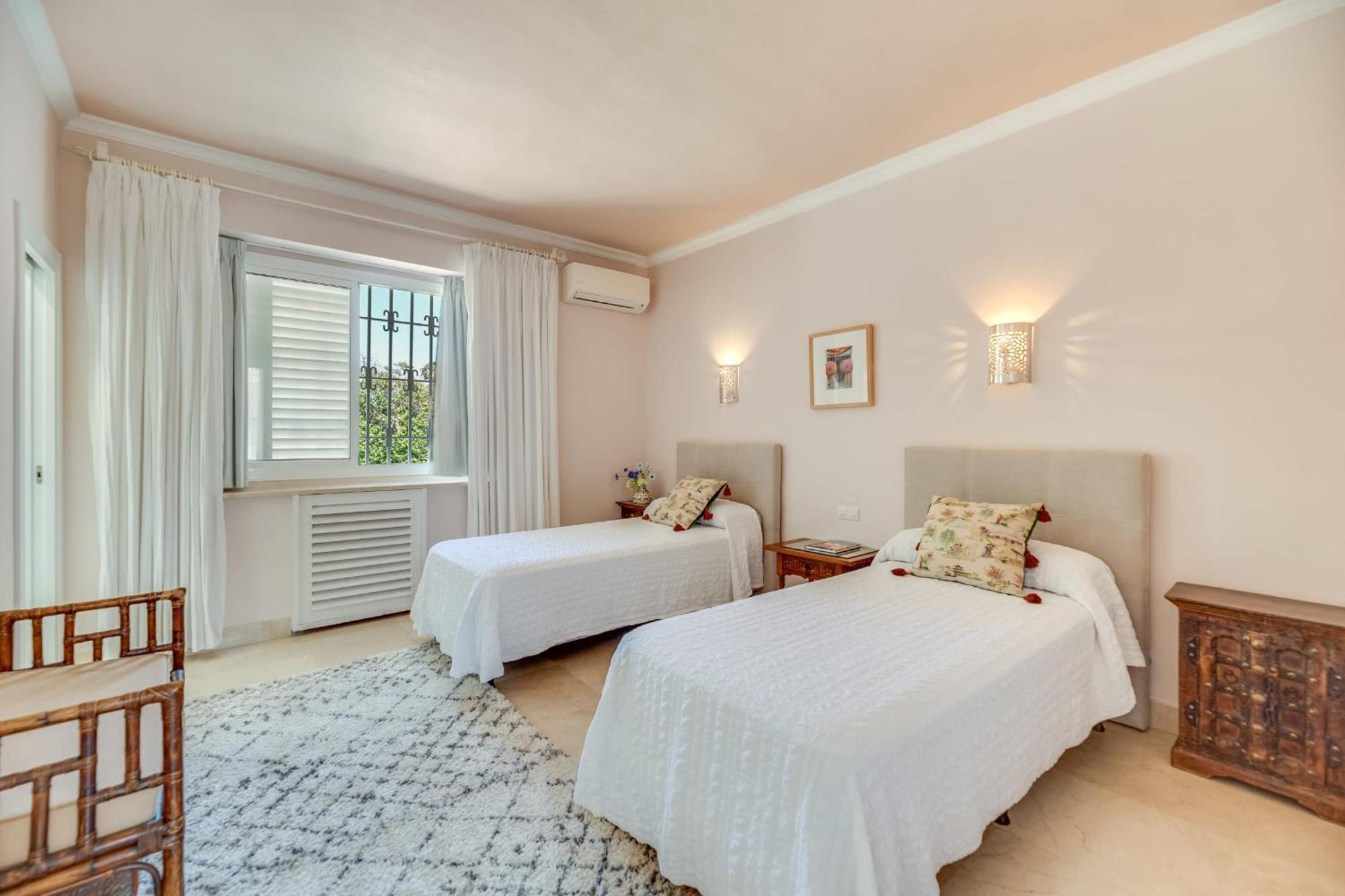 All About La Sirena Villa *