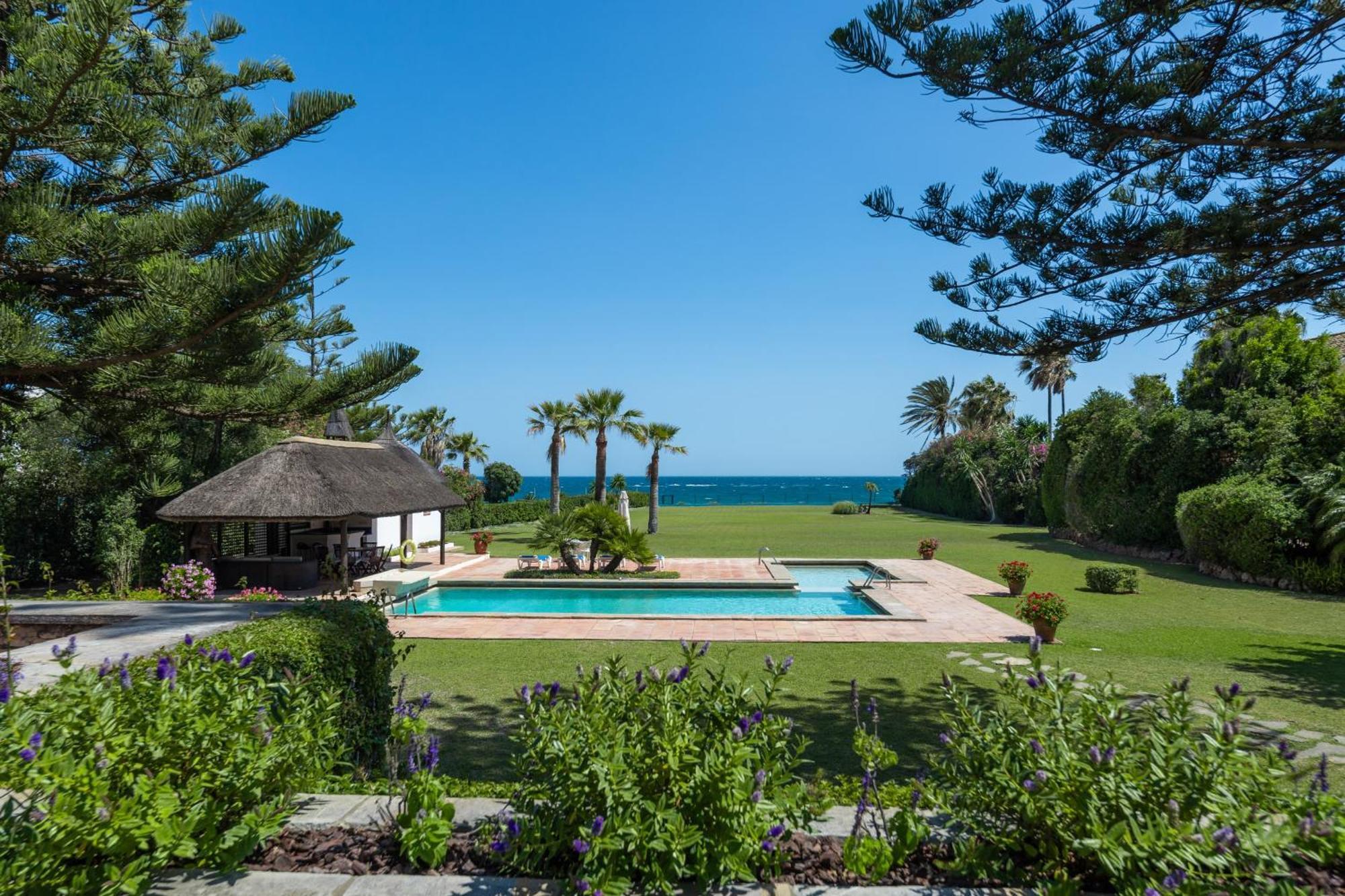 All About La Sirena Villa *